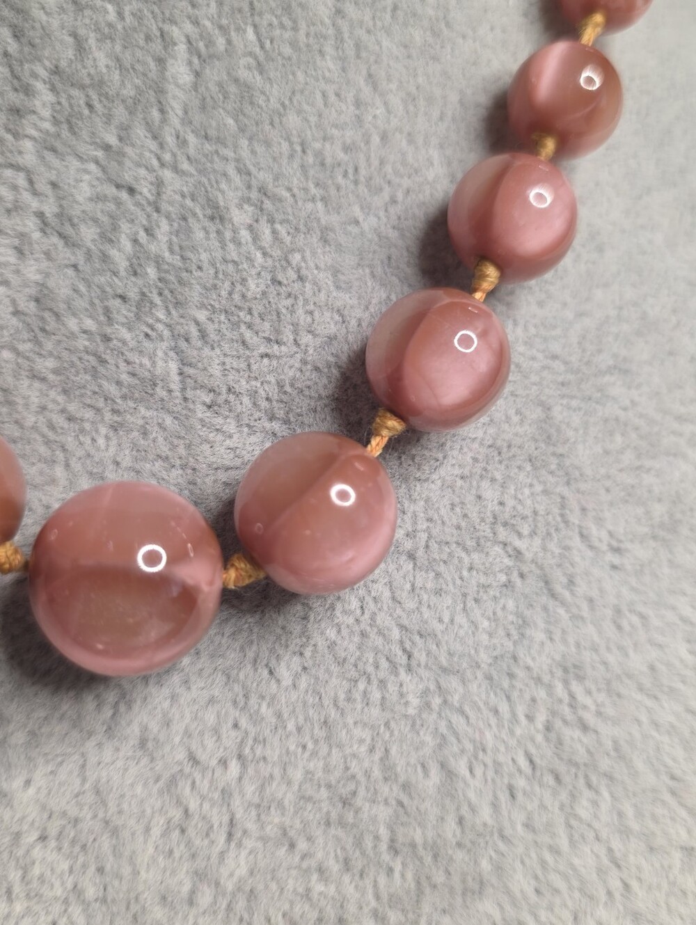 Vintage Rose Pink Cat's Eye Glass Graduated Bead Hand-Knotted Necklace - Picture 6 of 6